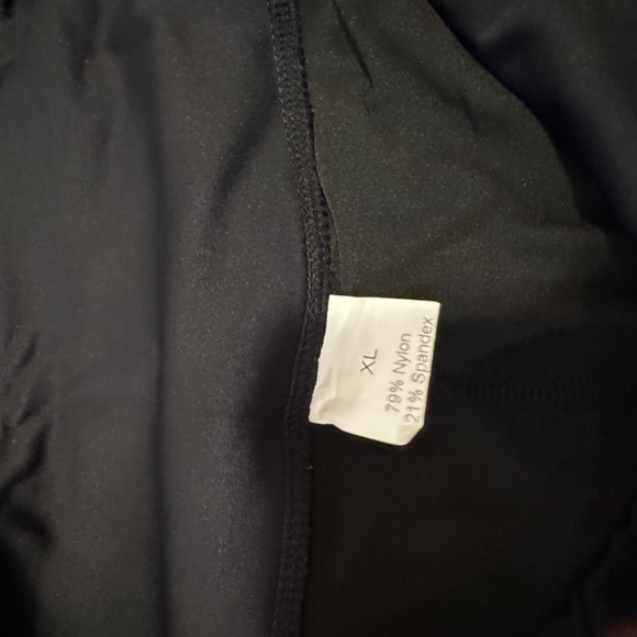 Black pleated tennis skirt/skort. Built in shorts and small zip up pocket XL - Picture 4 of 5